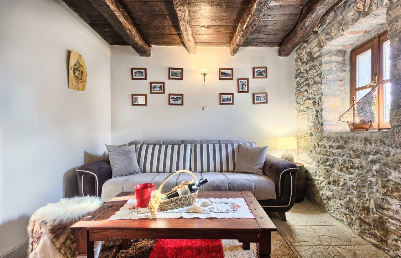 Dalmatia Stone House - Heated Pool Guest House Biorine ภายนอก รูปภาพ