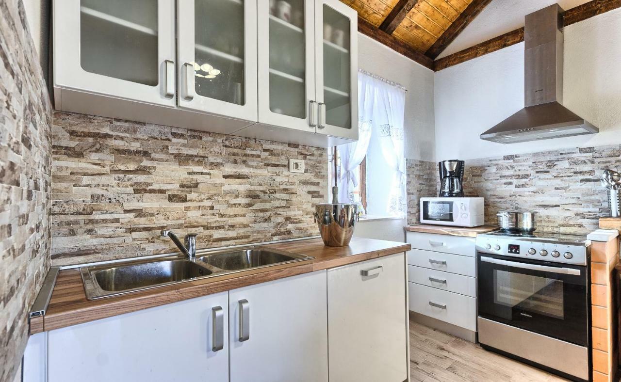 Dalmatia Stone House - Heated Pool Guest House Biorine ภายนอก รูปภาพ